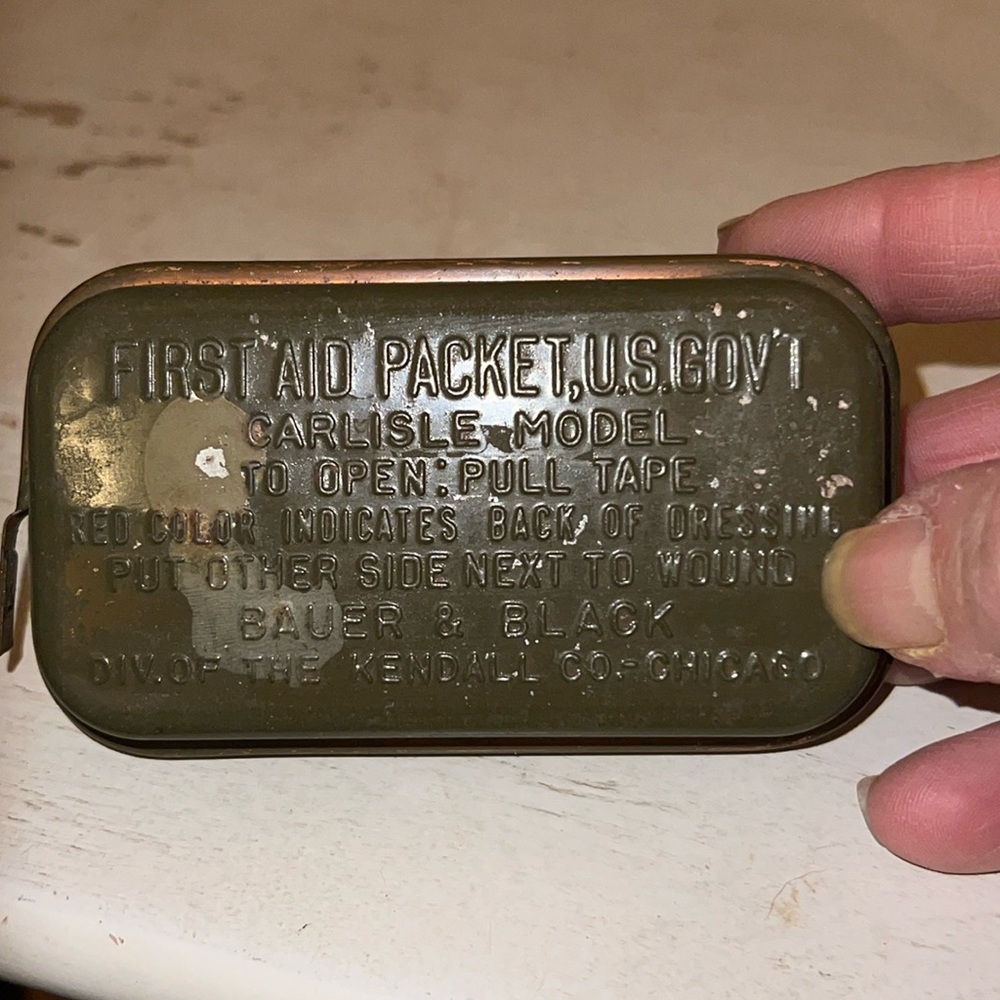 Vintage WWII First aide kit carlisle model U.S. Army